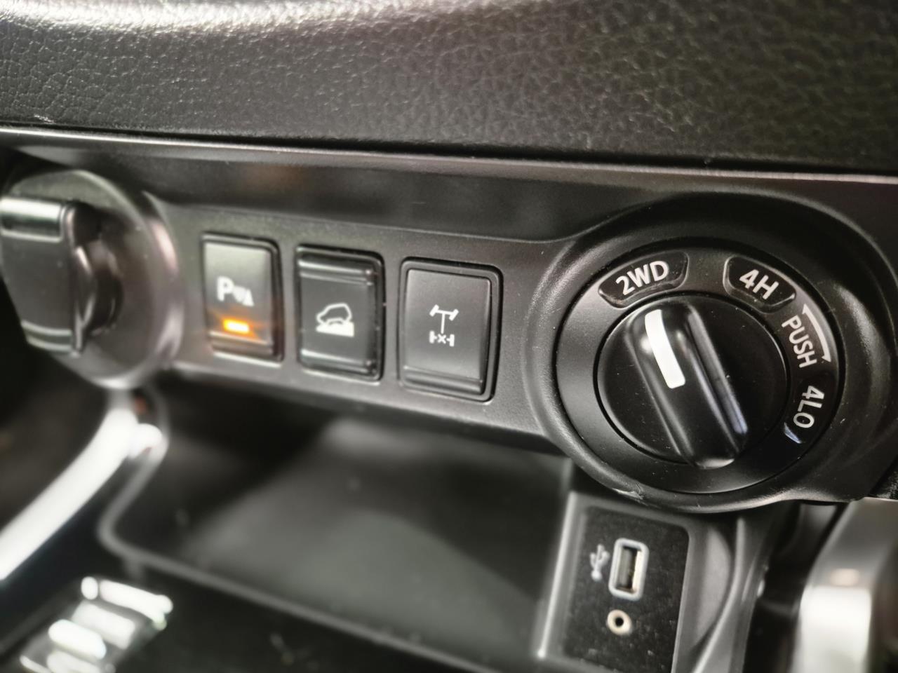 2021 Nissan Navara thumbnail