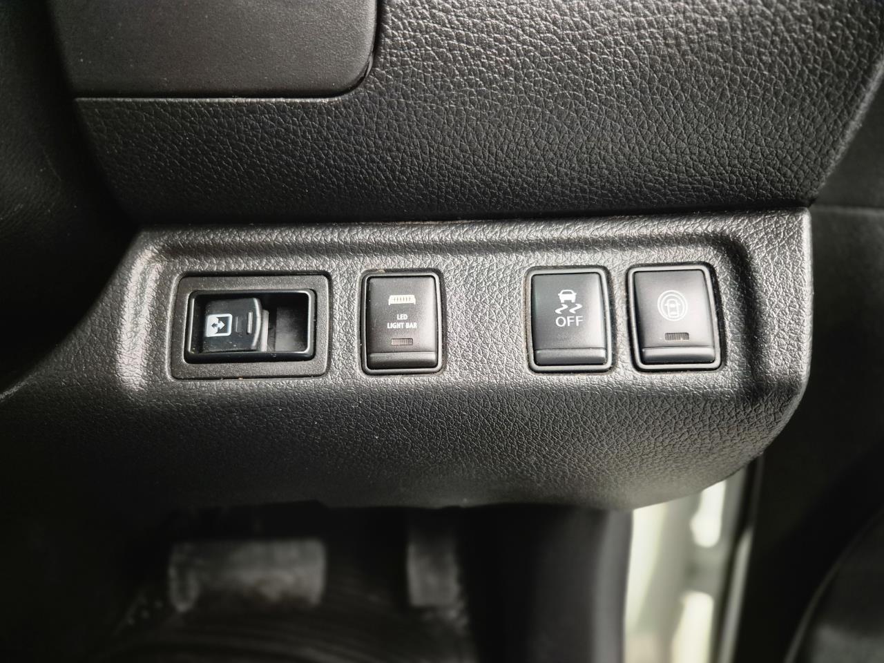 2021 Nissan Navara thumbnail