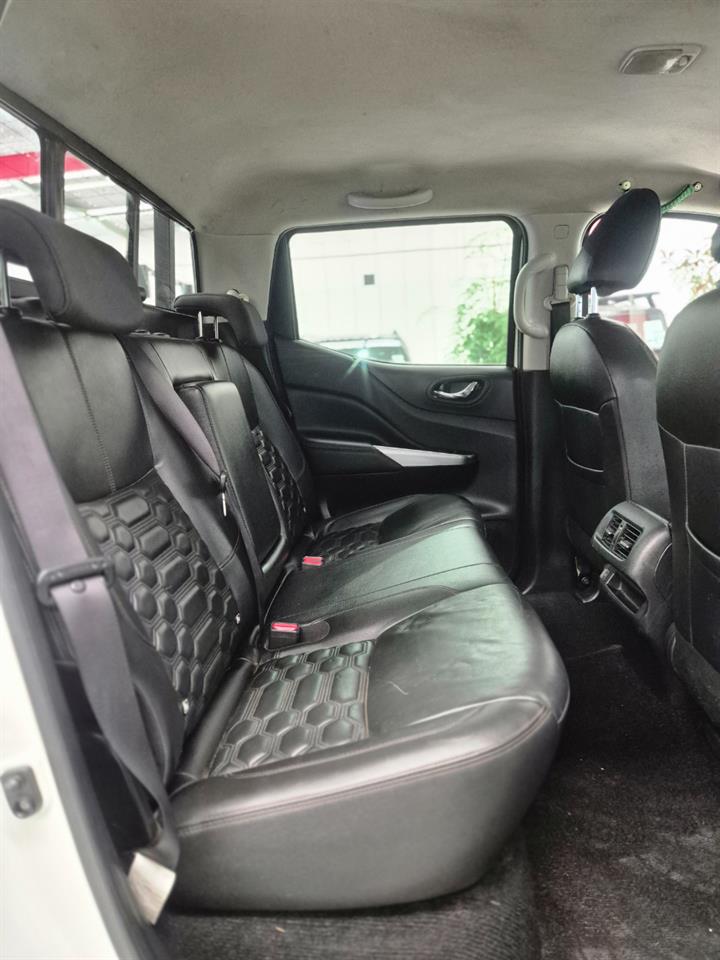 2021 Nissan Navara thumbnail