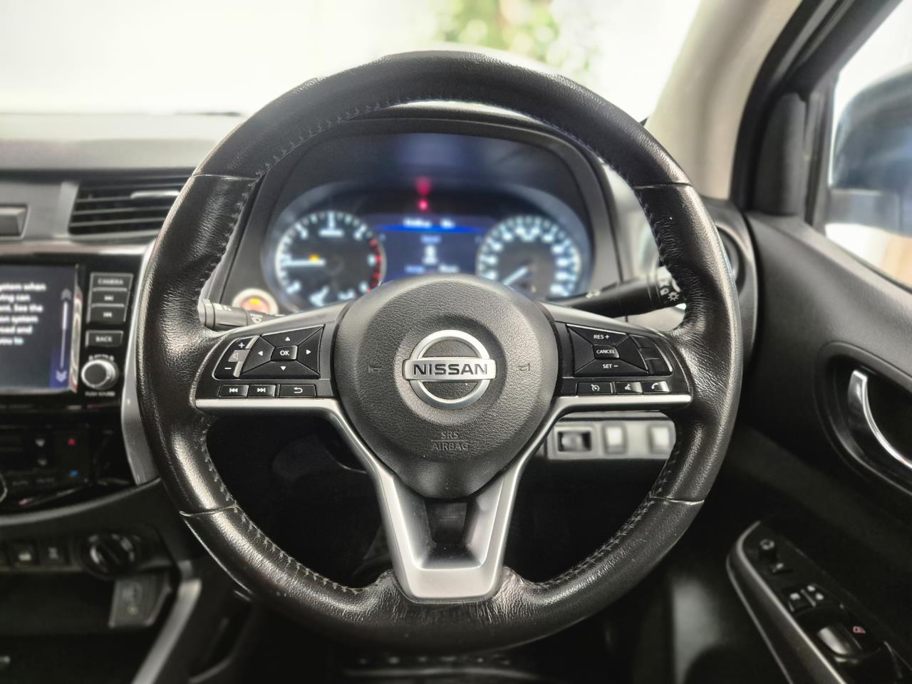 2021 Nissan Navara thumbnail