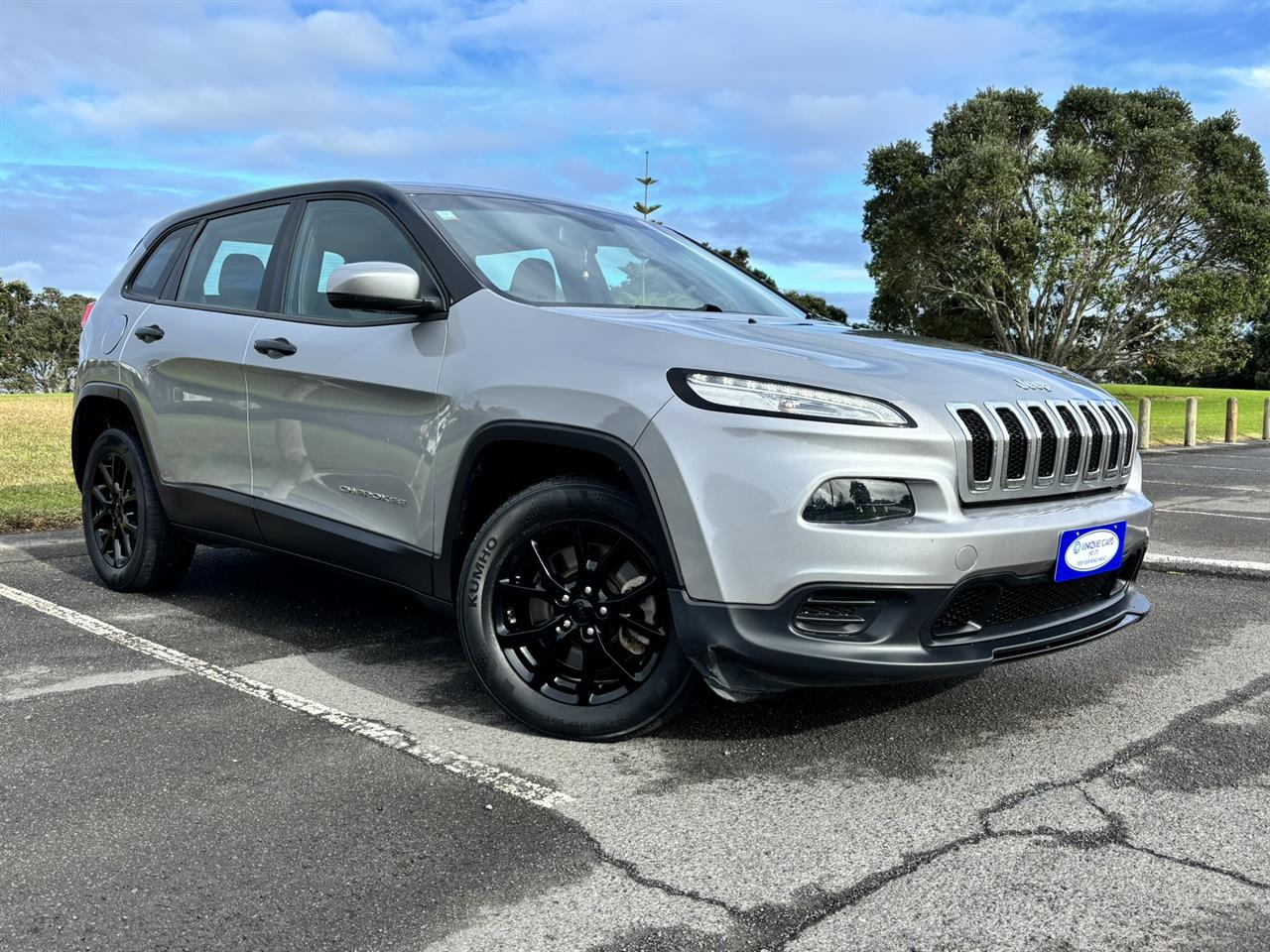 2016 Jeep Cherokee thumbnail