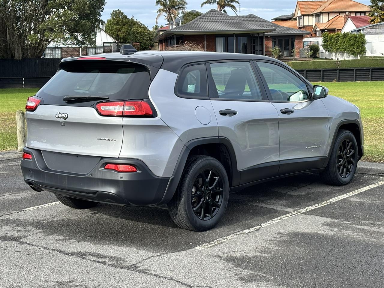 2016 Jeep Cherokee thumbnail