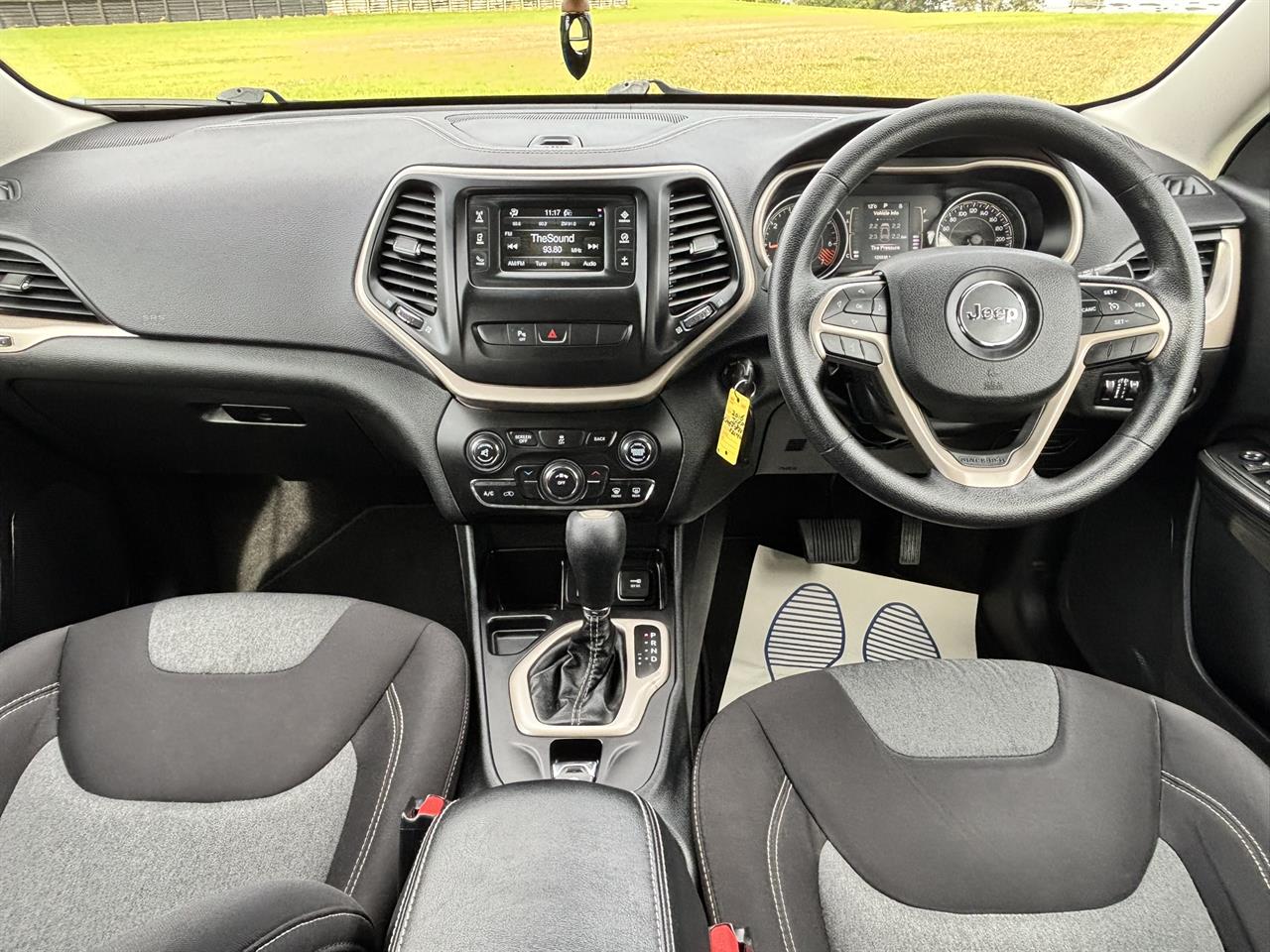 2016 Jeep Cherokee thumbnail