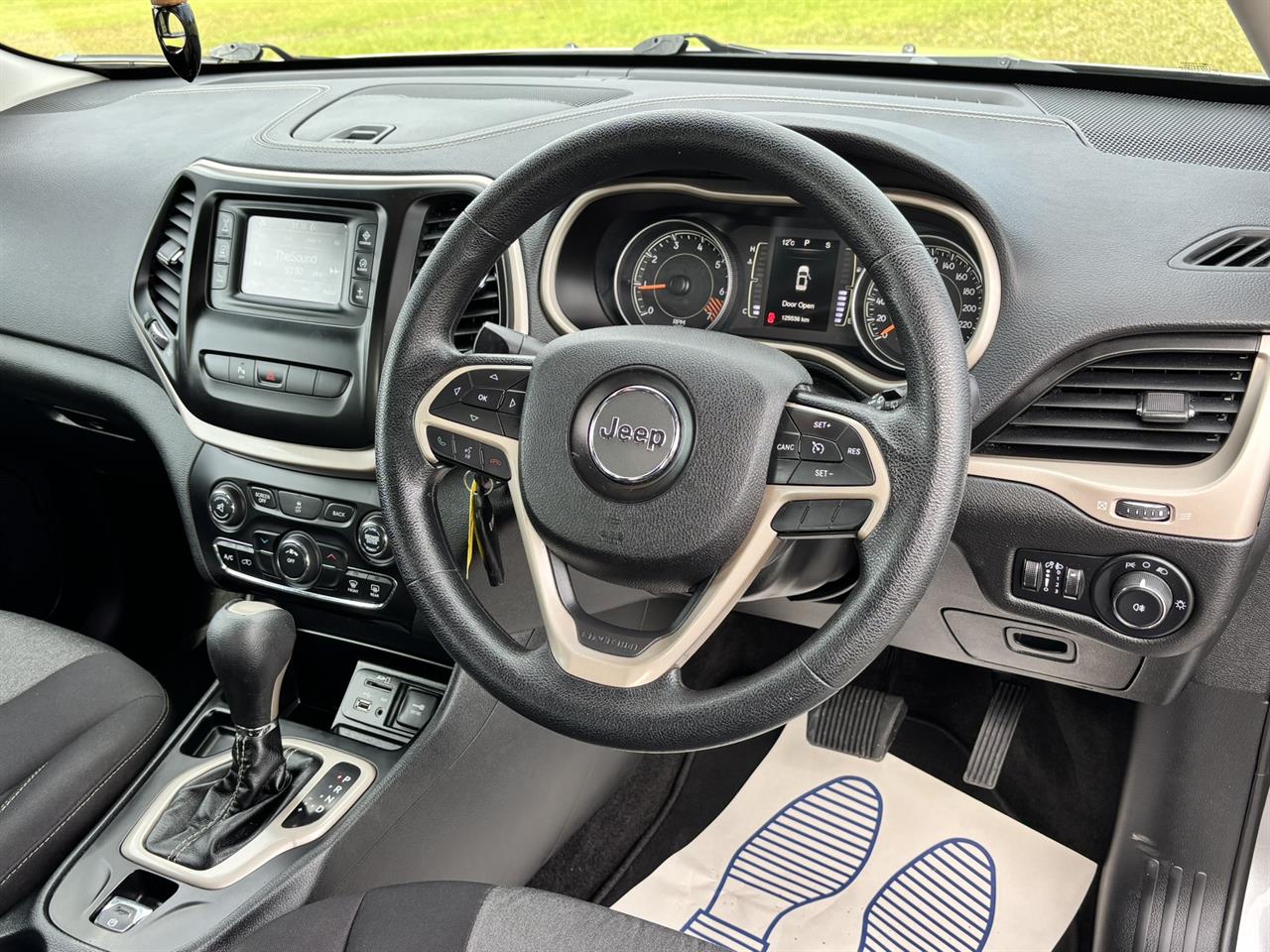2016 Jeep Cherokee thumbnail