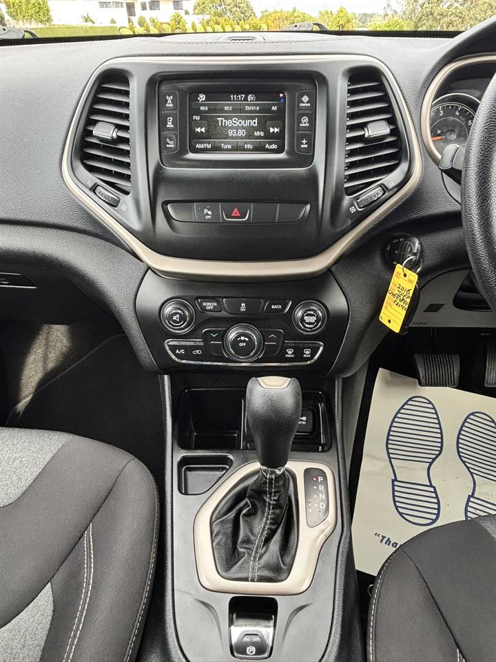 2016 Jeep Cherokee thumbnail