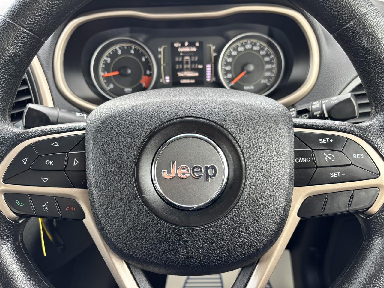 2016 Jeep Cherokee thumbnail