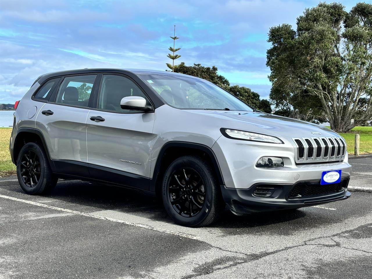 2016 Jeep Cherokee thumbnail
