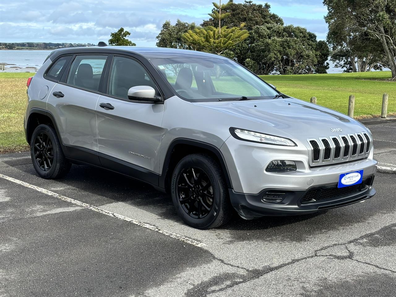 2016 Jeep Cherokee thumbnail