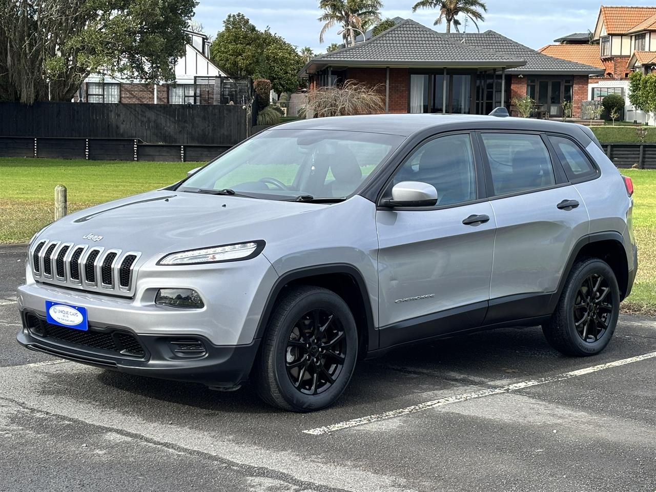 2016 Jeep Cherokee thumbnail