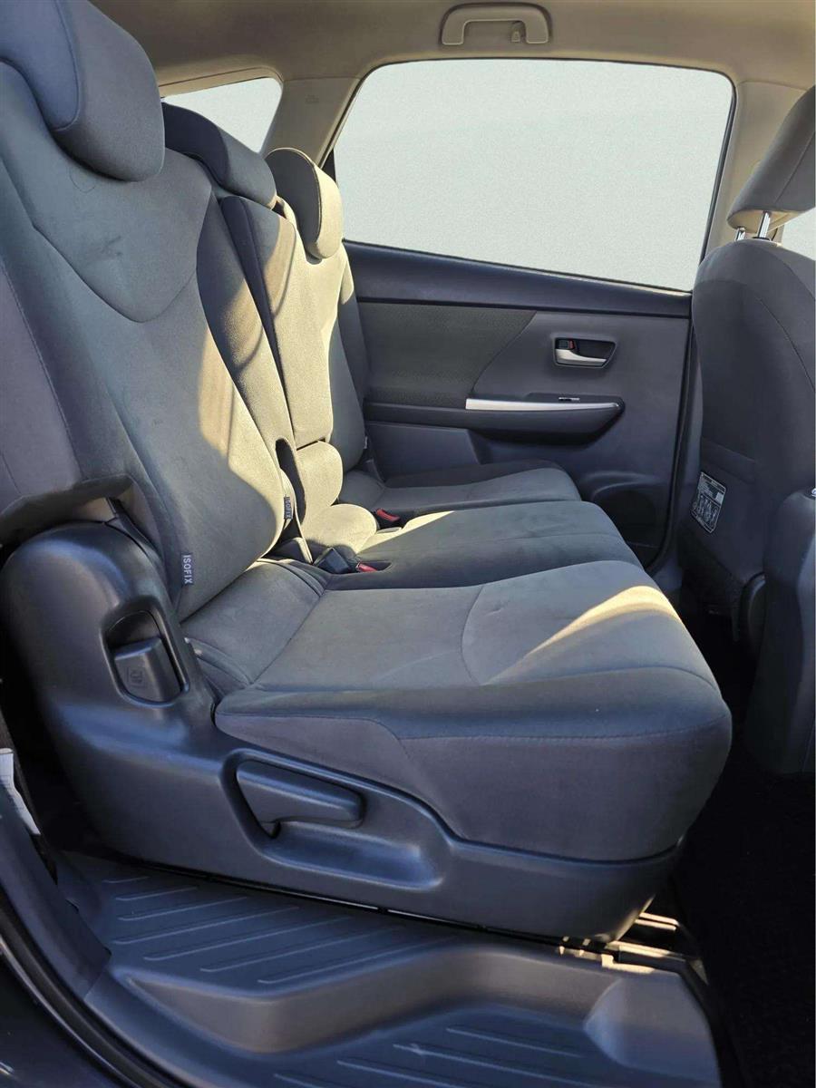 2014 Toyota Prius thumbnail
