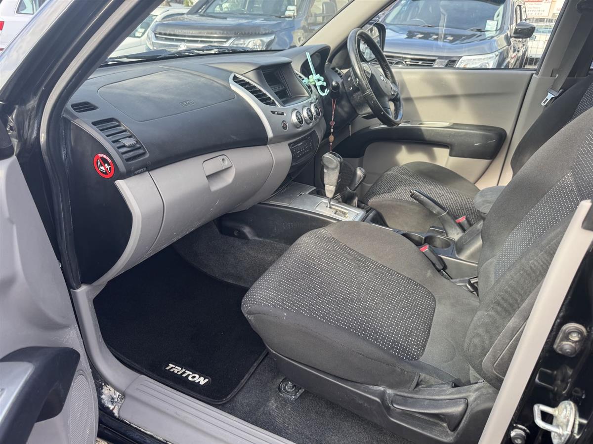 2011 Mitsubishi Triton thumbnail