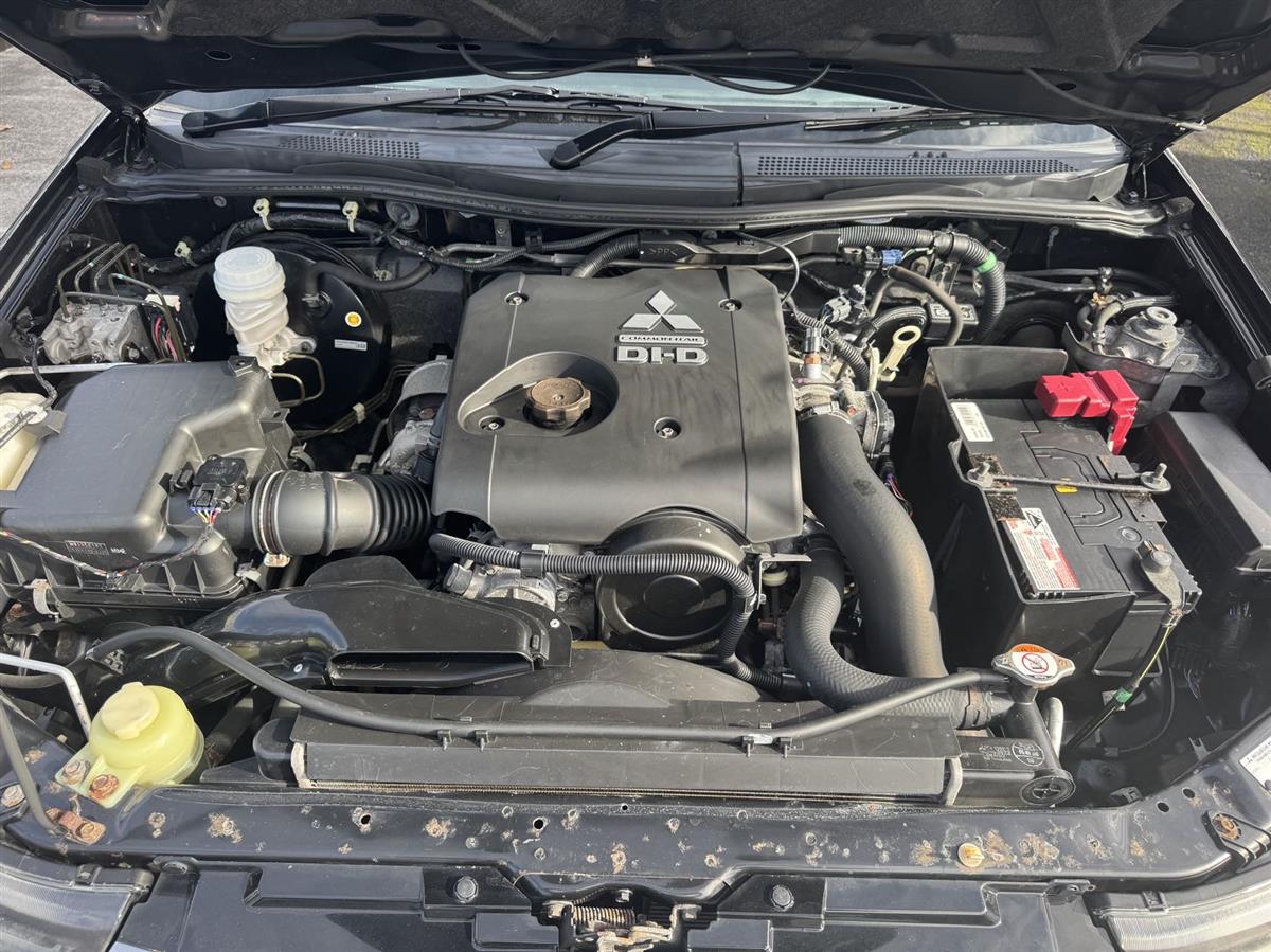 2011 Mitsubishi Triton thumbnail