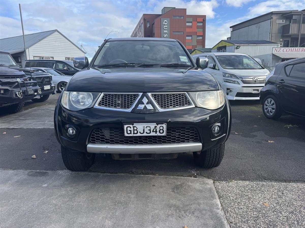 2011 Mitsubishi Triton thumbnail