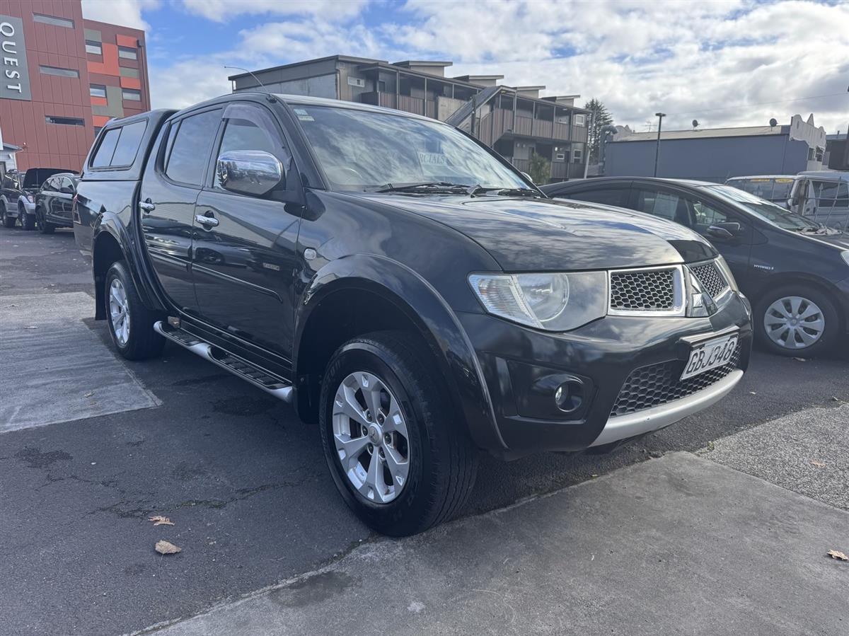 2011 Mitsubishi Triton thumbnail