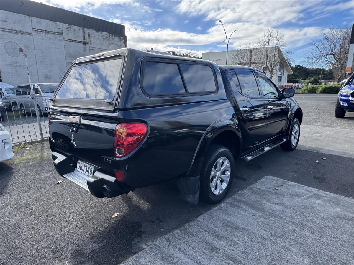 2011 Mitsubishi Triton thumbnail