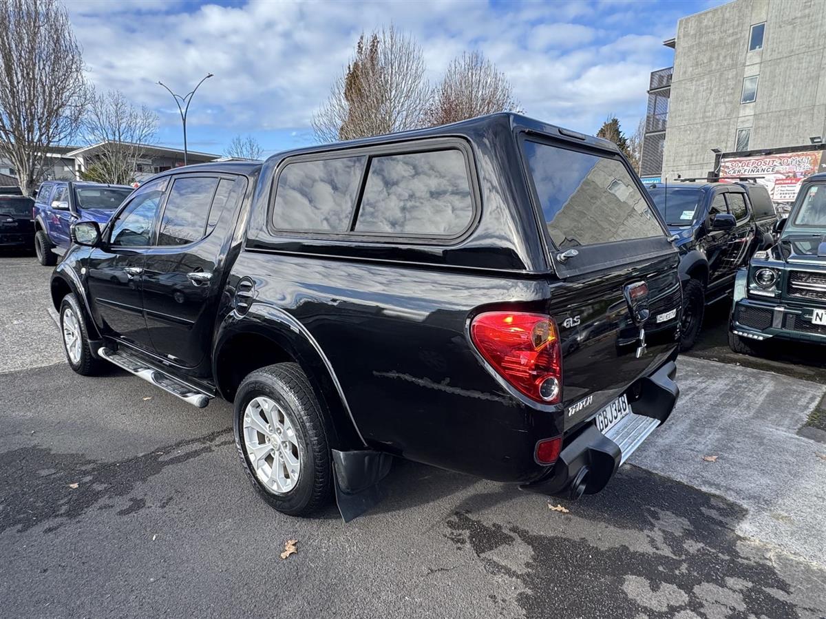 2011 Mitsubishi Triton thumbnail