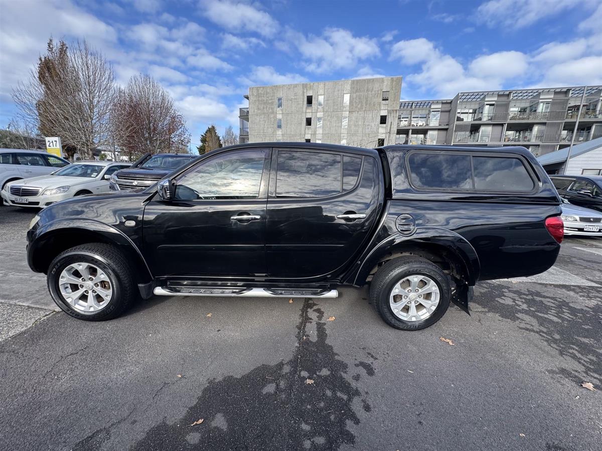 2011 Mitsubishi Triton thumbnail