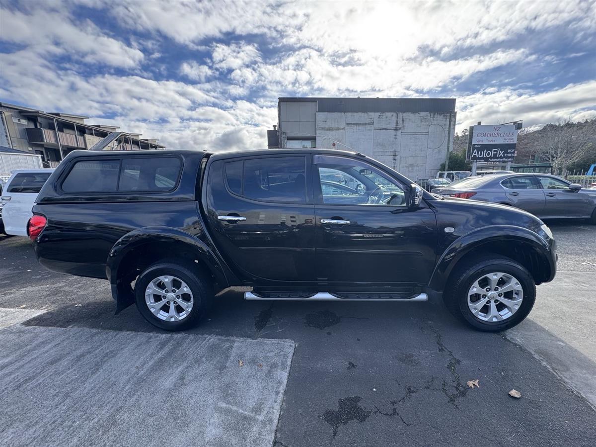 2011 Mitsubishi Triton thumbnail