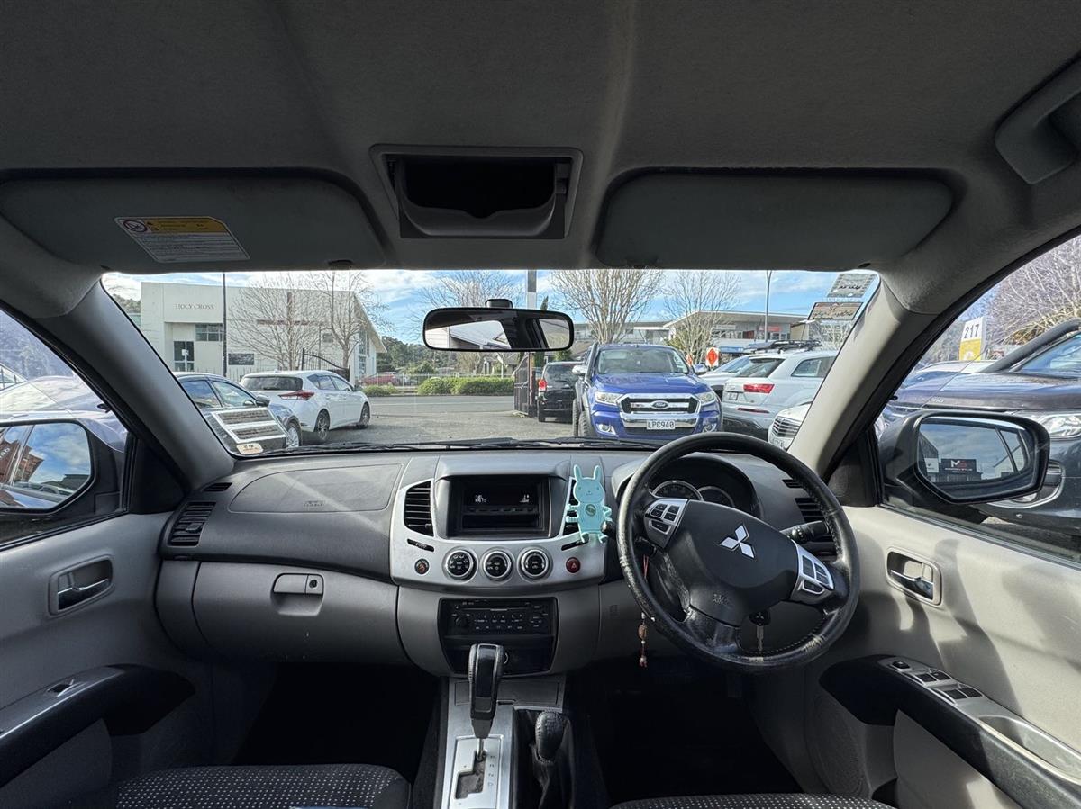 2011 Mitsubishi Triton thumbnail