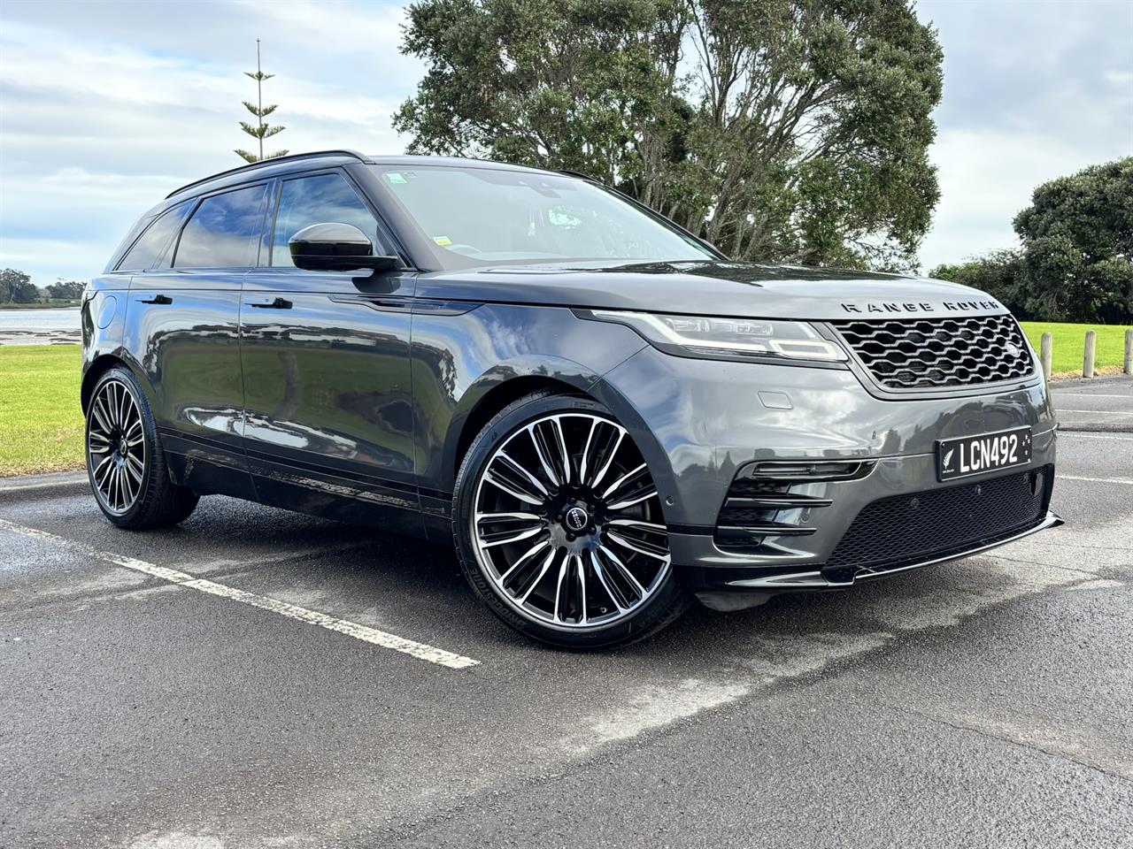 2017 Land Rover Range thumbnail