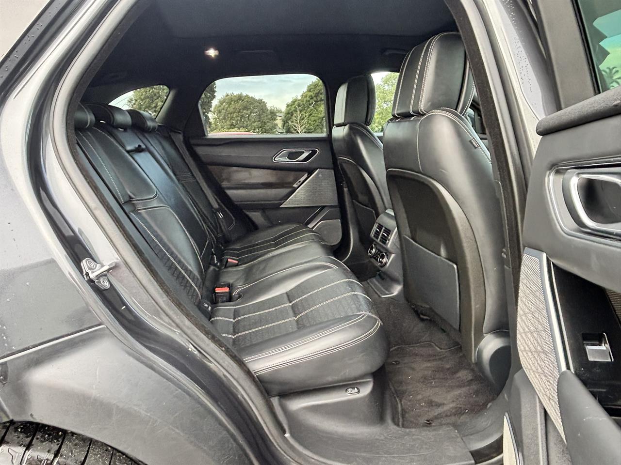 2017 Land Rover Range thumbnail