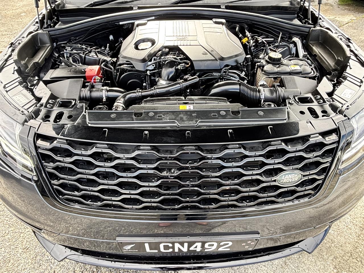2017 Land Rover Range thumbnail