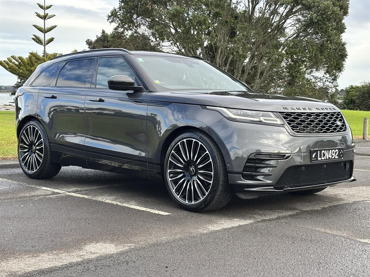 2017 Land Rover Range thumbnail