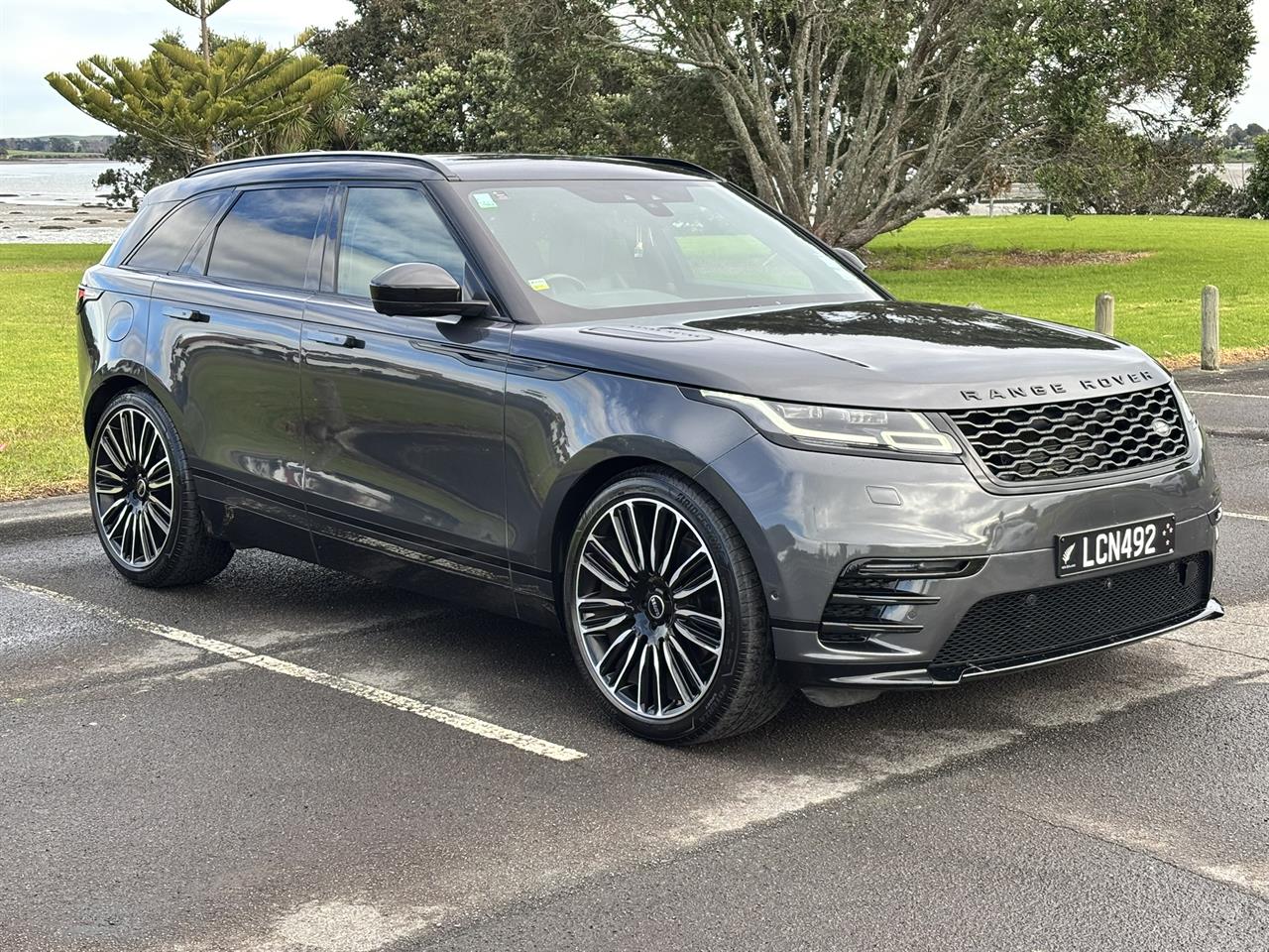 2017 Land Rover Range thumbnail