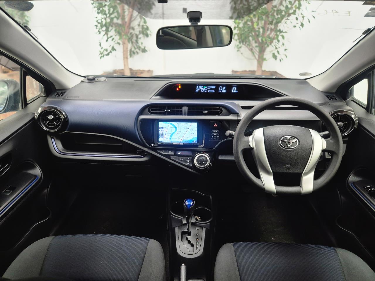 2015 Toyota Aqua thumbnail