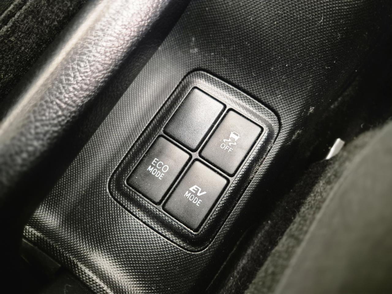 2015 Toyota Aqua thumbnail