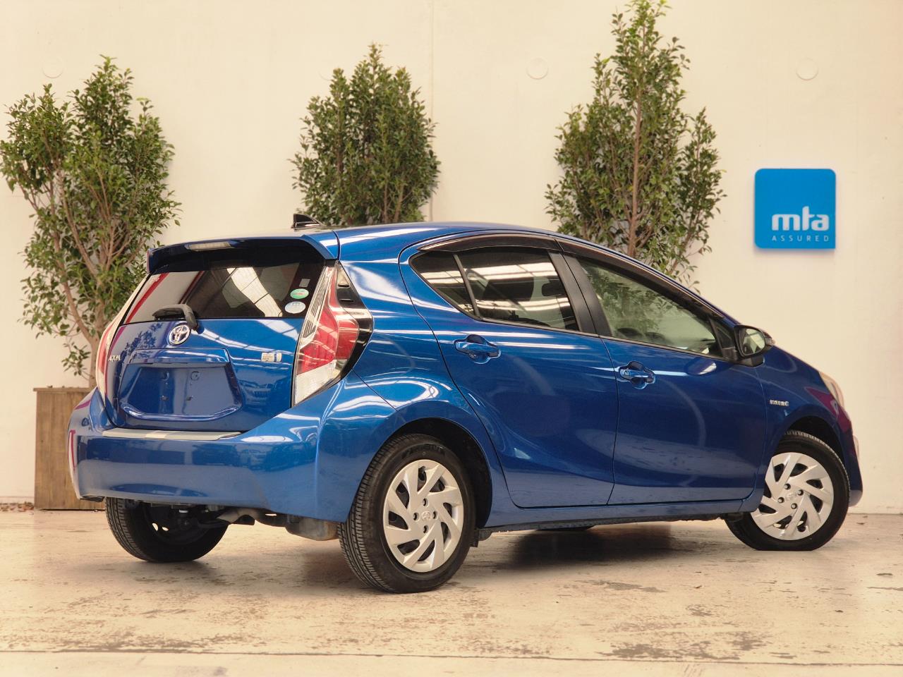 2015 Toyota Aqua thumbnail