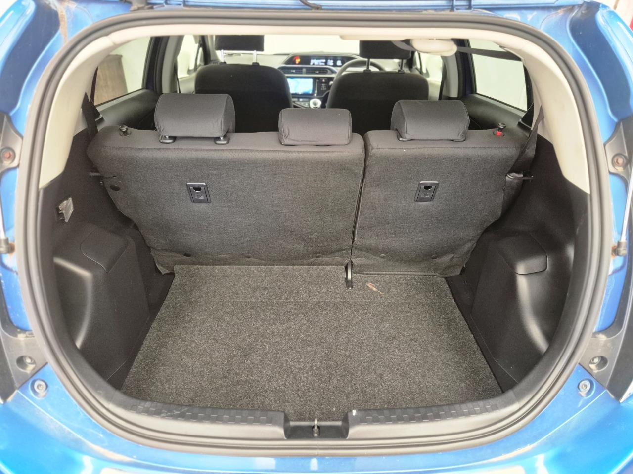 2015 Toyota Aqua thumbnail