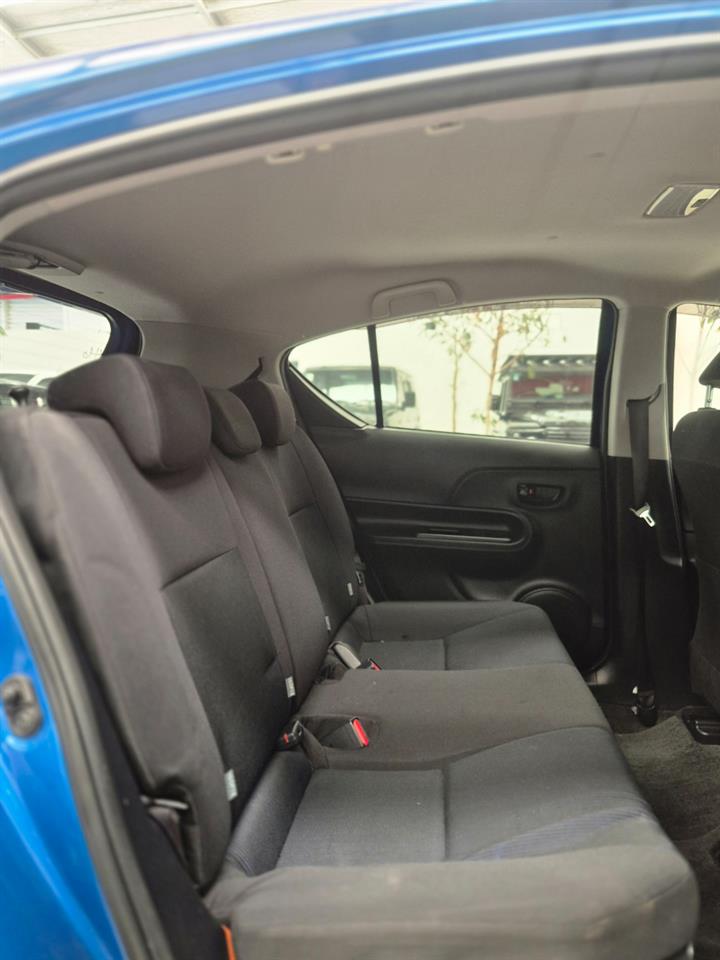 2015 Toyota Aqua thumbnail