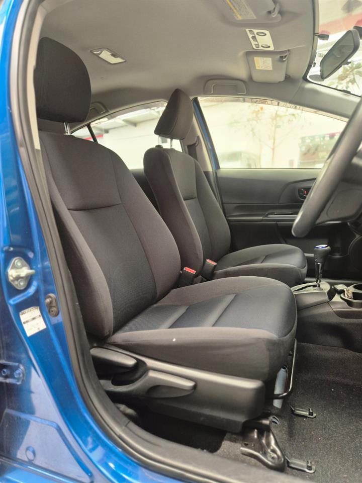 2015 Toyota Aqua thumbnail