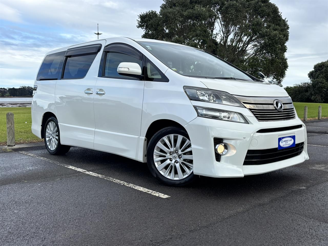 2013 Toyota Vellfire thumbnail