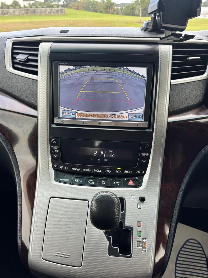 2013 Toyota Vellfire thumbnail