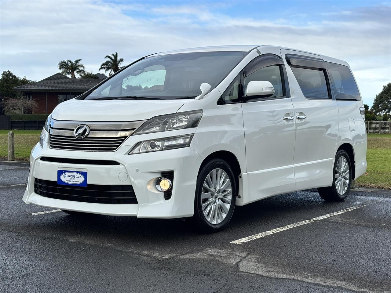 2013 Toyota Vellfire thumbnail