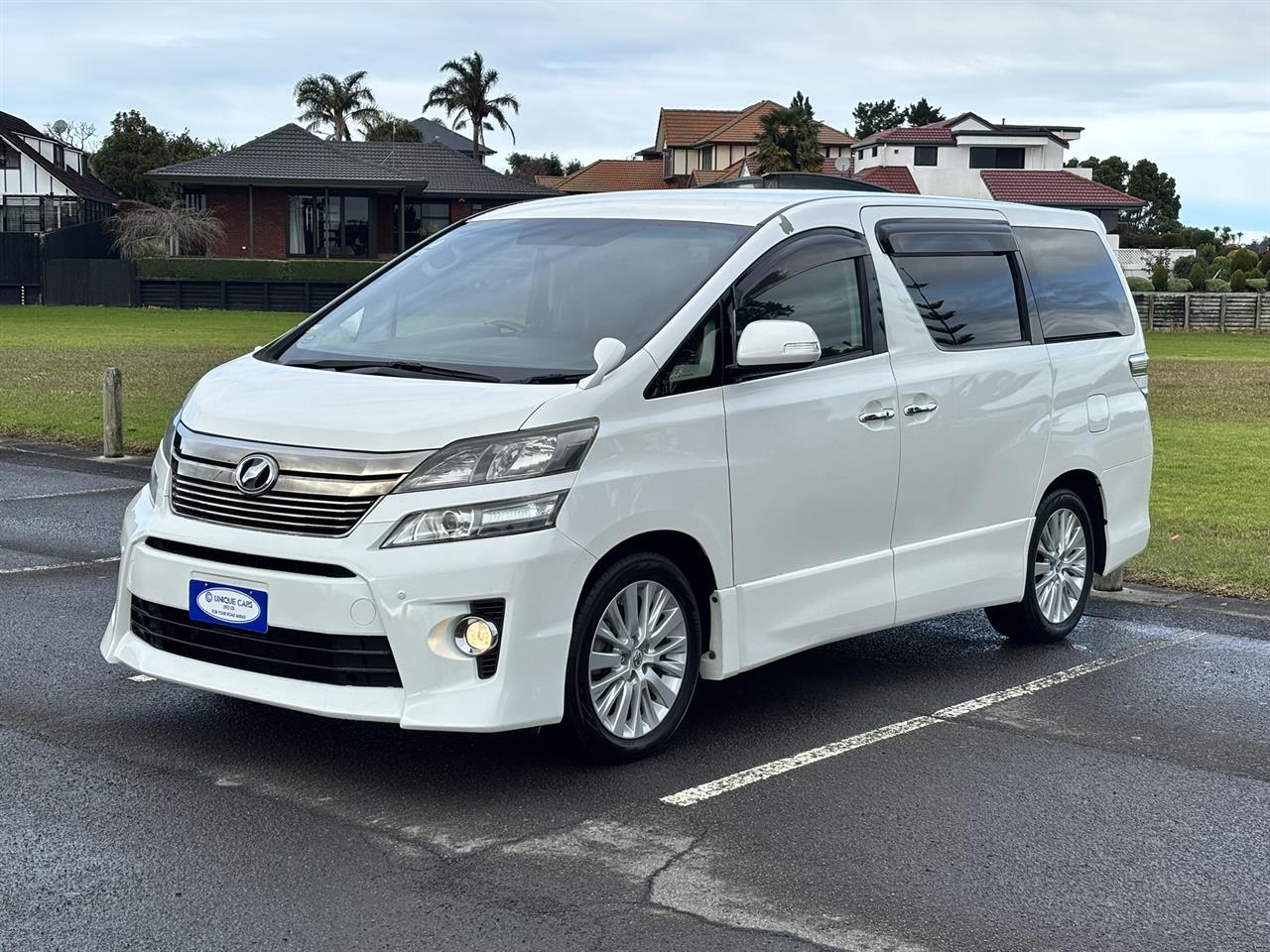 2013 Toyota Vellfire thumbnail