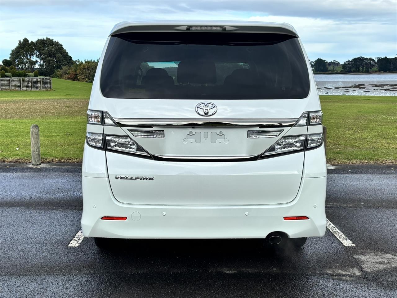 2013 Toyota Vellfire thumbnail