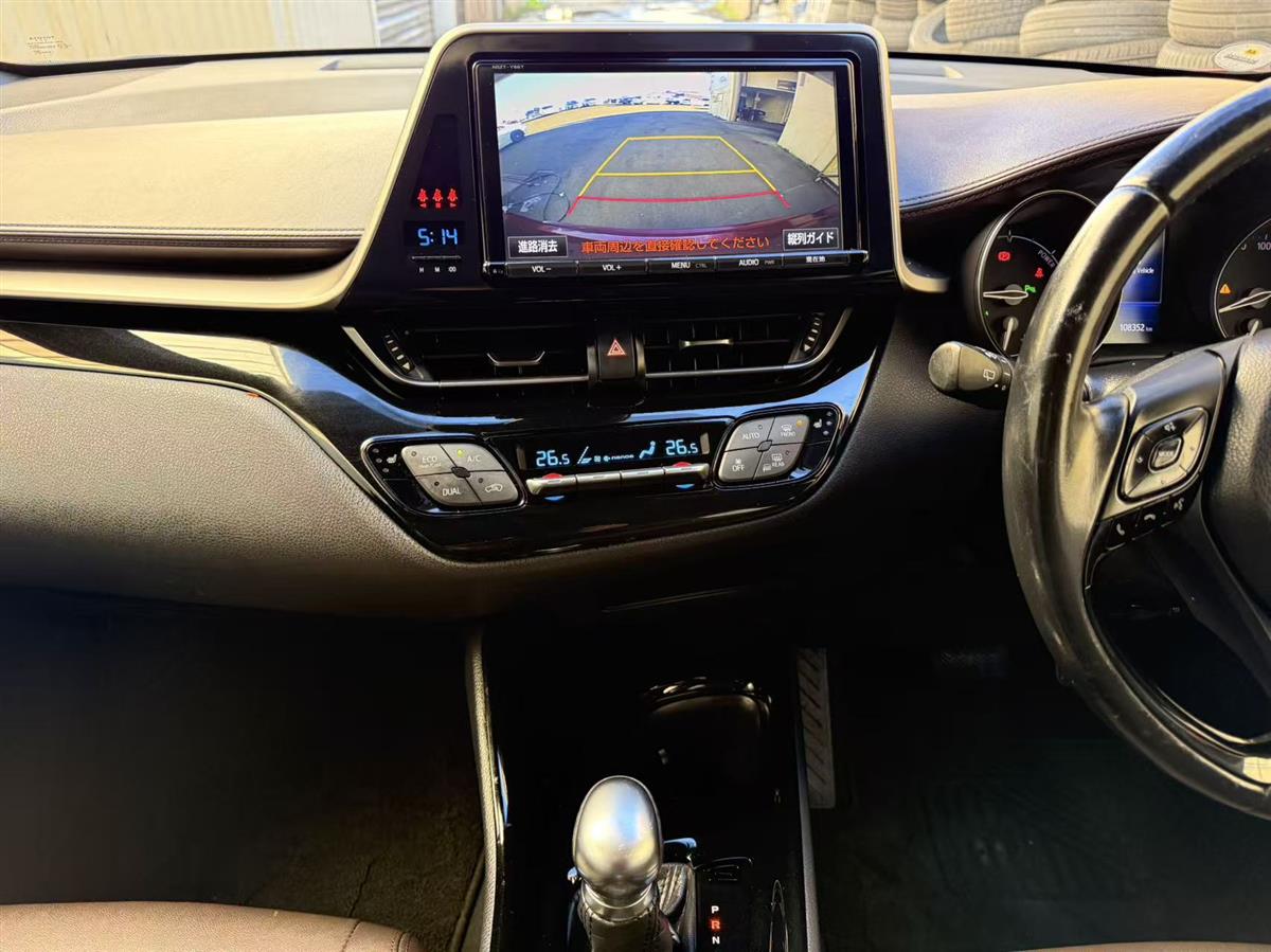 2017 Toyota C-HR thumbnail