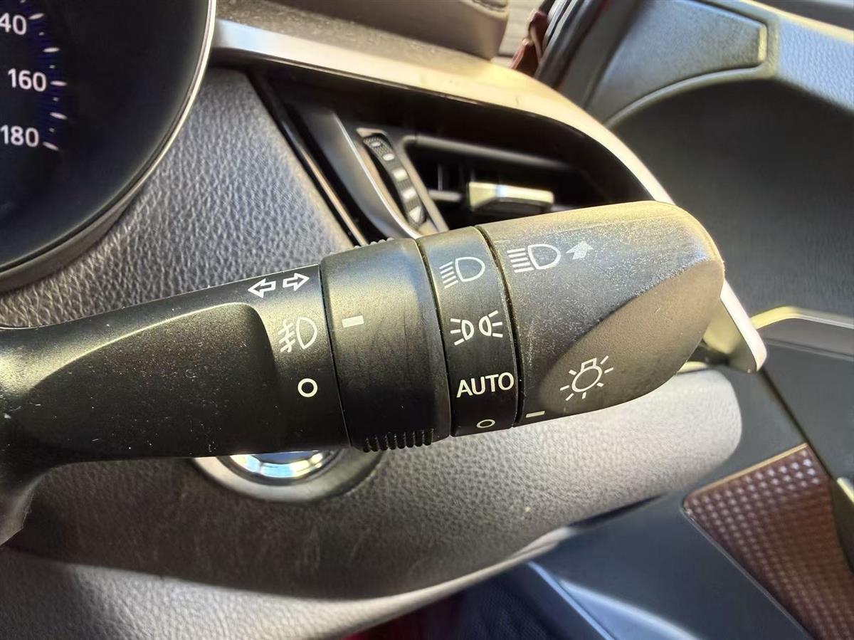 2017 Toyota C-HR thumbnail