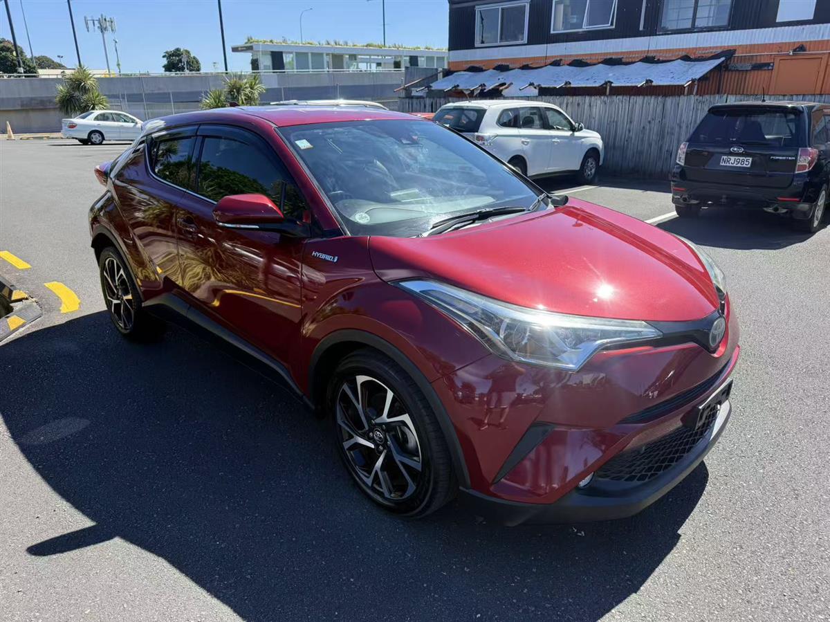 2017 Toyota C-HR thumbnail