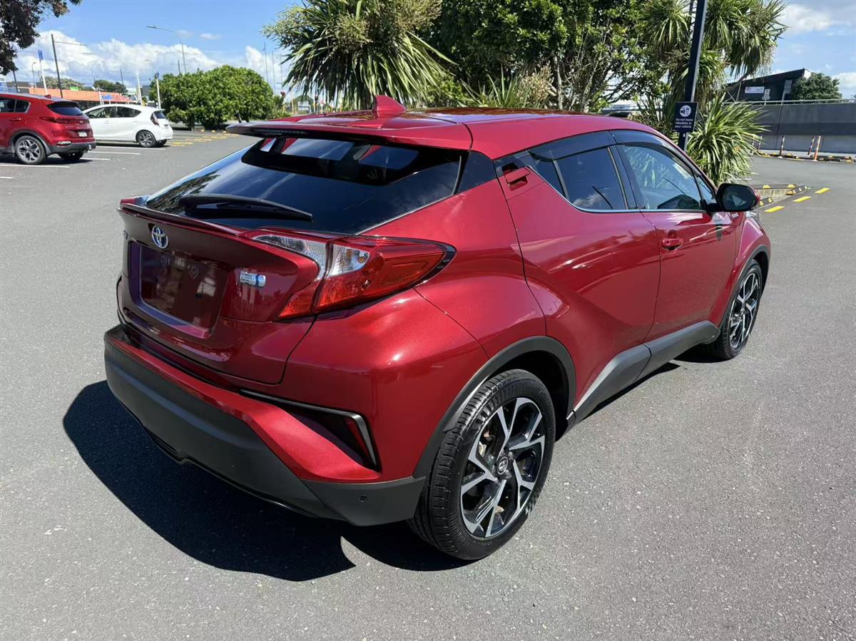 2017 Toyota C-HR thumbnail