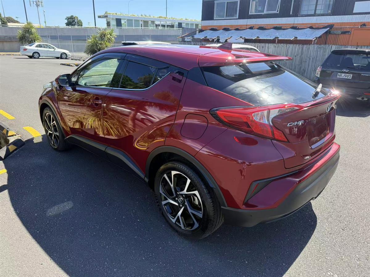 2017 Toyota C-HR thumbnail