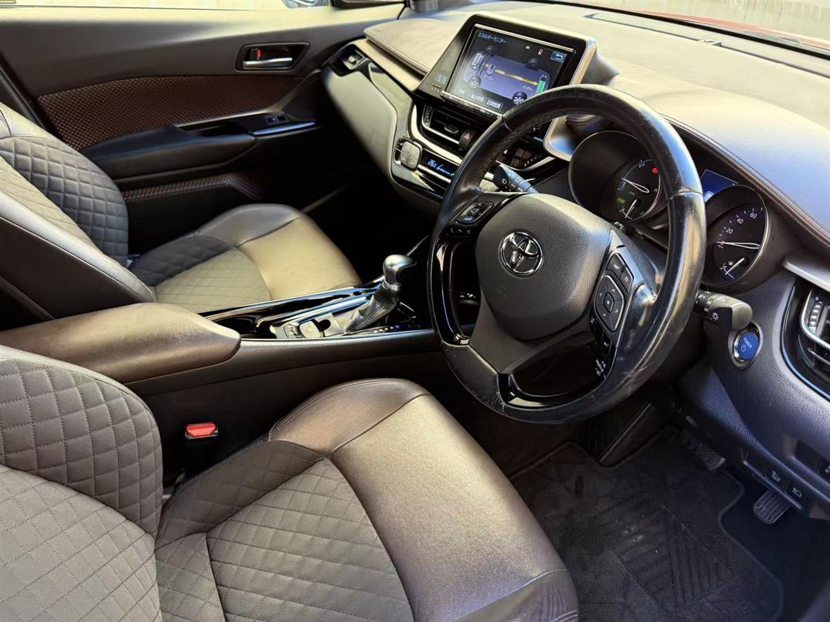 2017 Toyota C-HR thumbnail