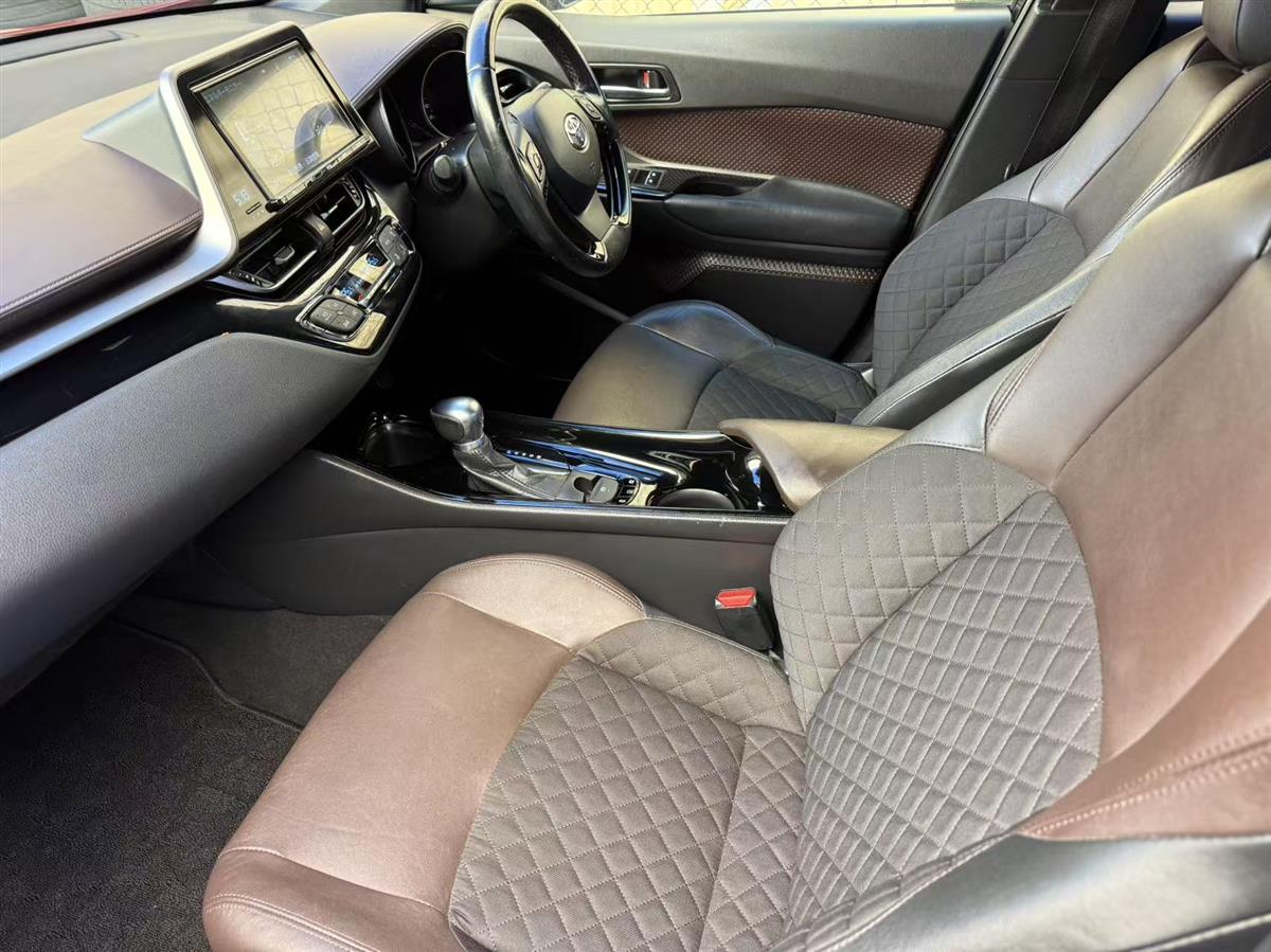 2017 Toyota C-HR thumbnail