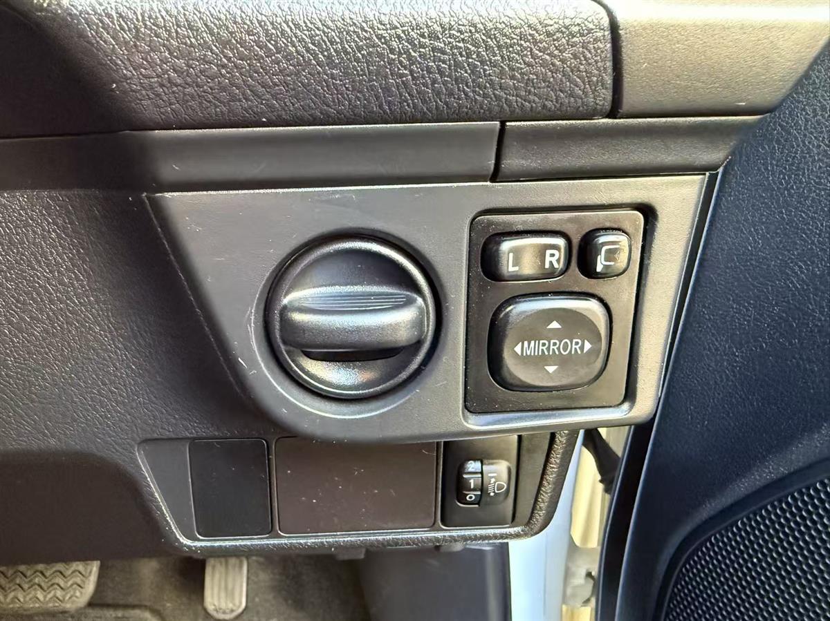 2016 Toyota Corolla thumbnail