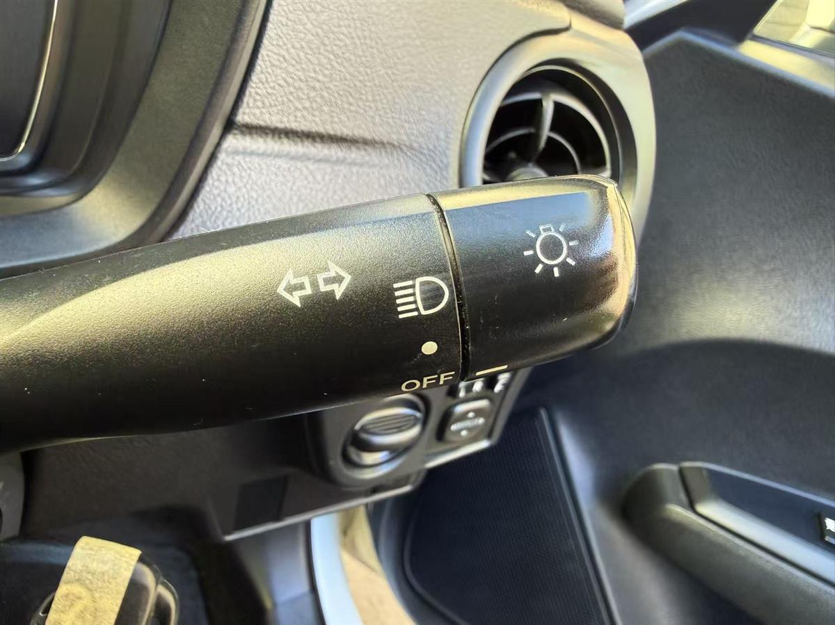 2016 Toyota Corolla thumbnail