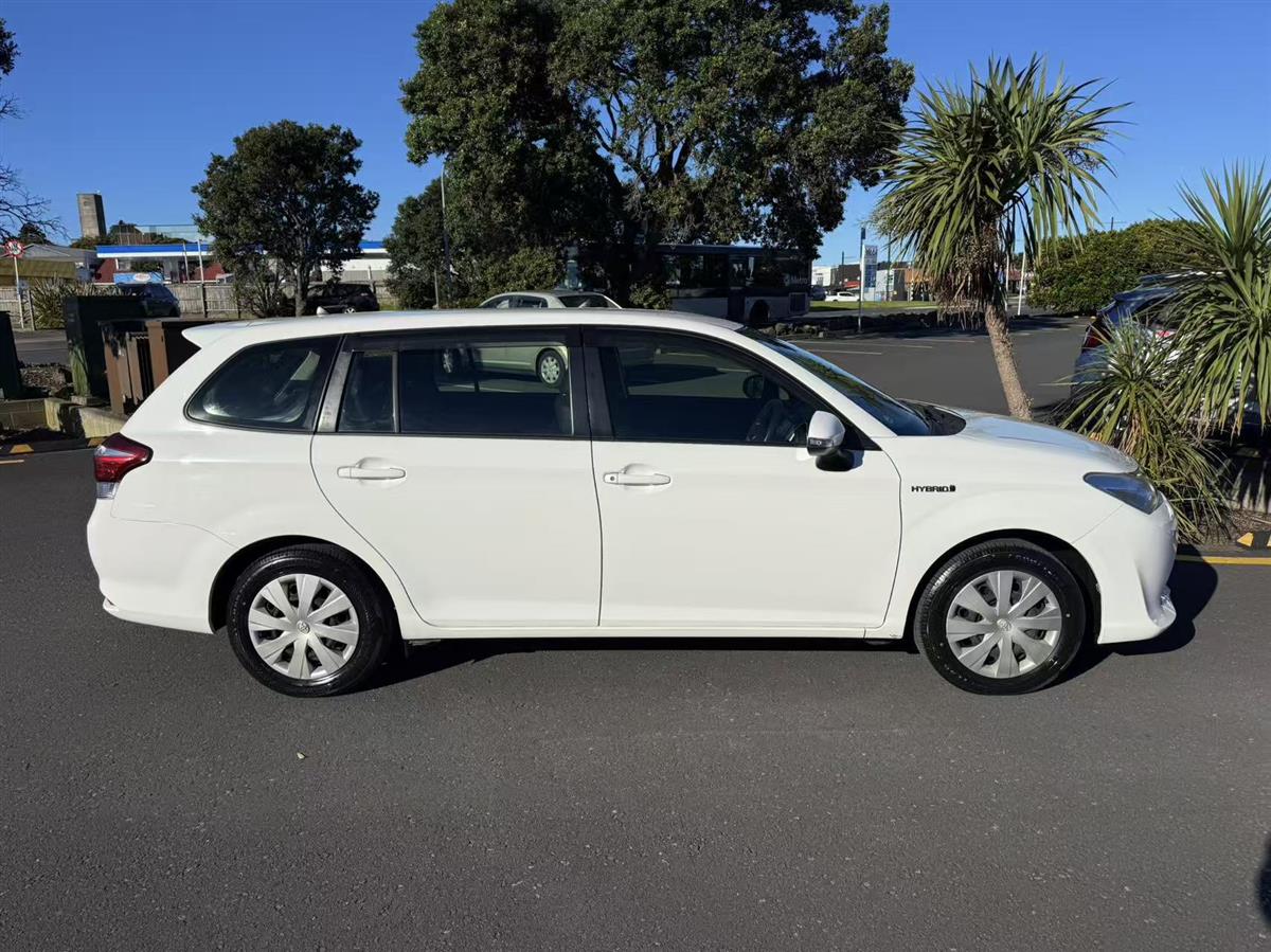 2016 Toyota Corolla thumbnail