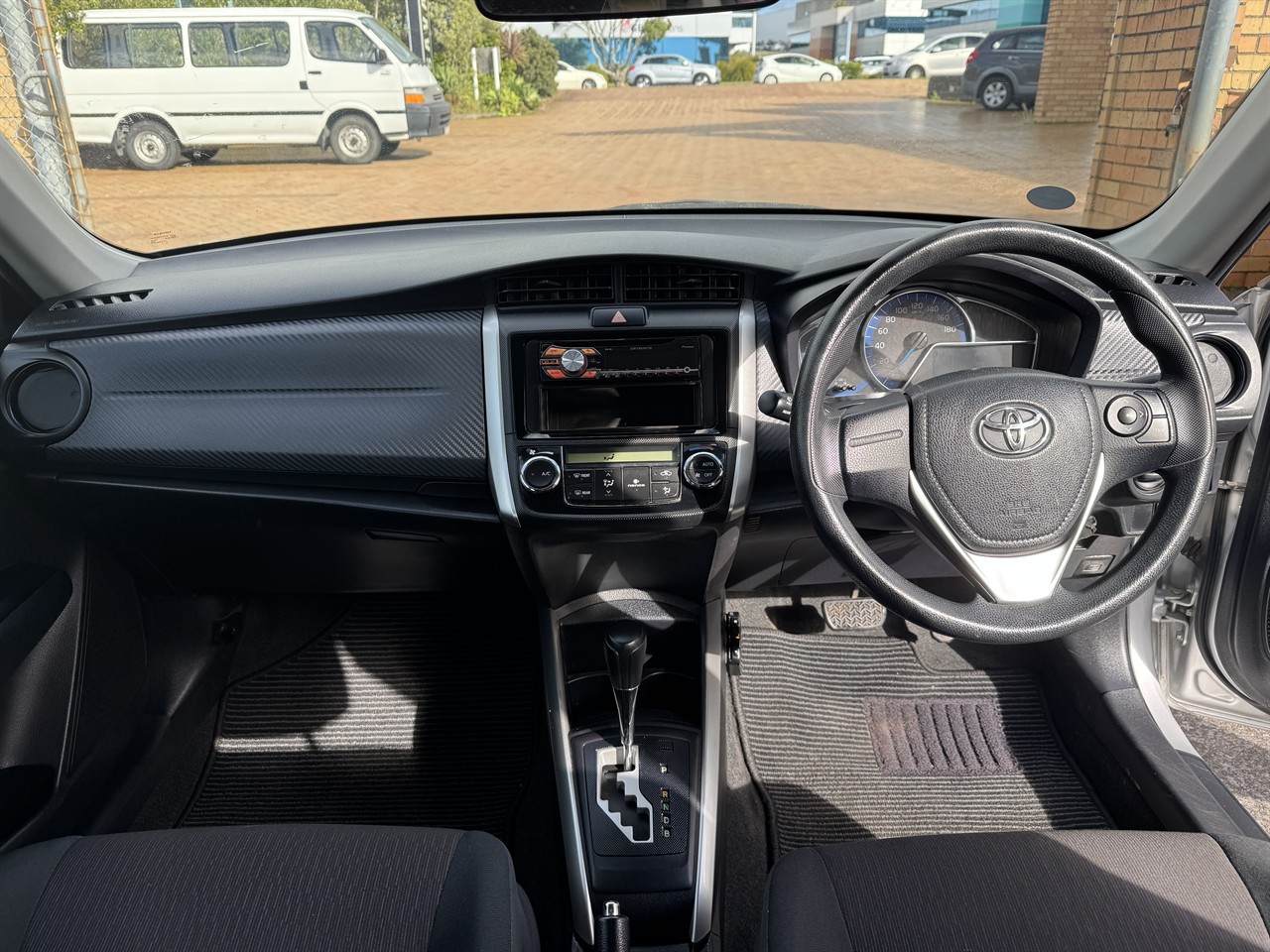 2015 Toyota Corolla thumbnail